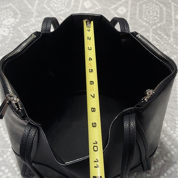 Guess purse - Picture 9 of 11